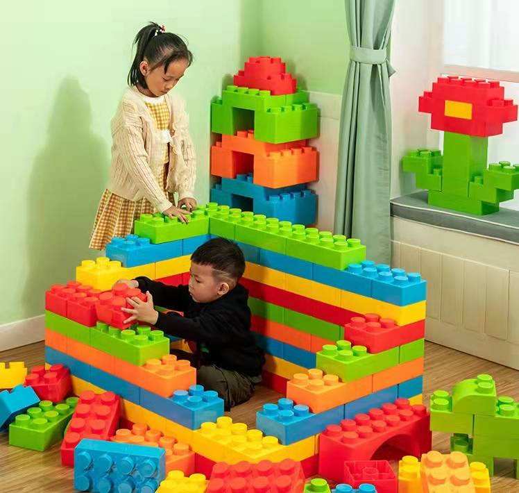 Kindergarten children's building block toys are Puzzle Children's toys that can be spliced at will