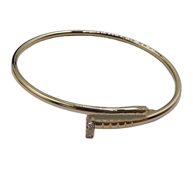 18k gold bracelet full of diamonds and beaded edges, suitable for wedding parties