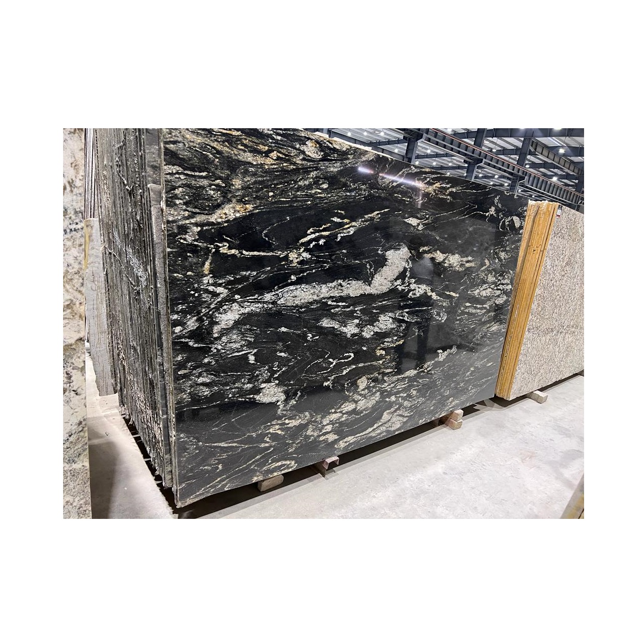 High On Demand North Granite Slab Titanium Gold 119x72 20mm Stone Granite Used For Home Construction And Renovation Projects 