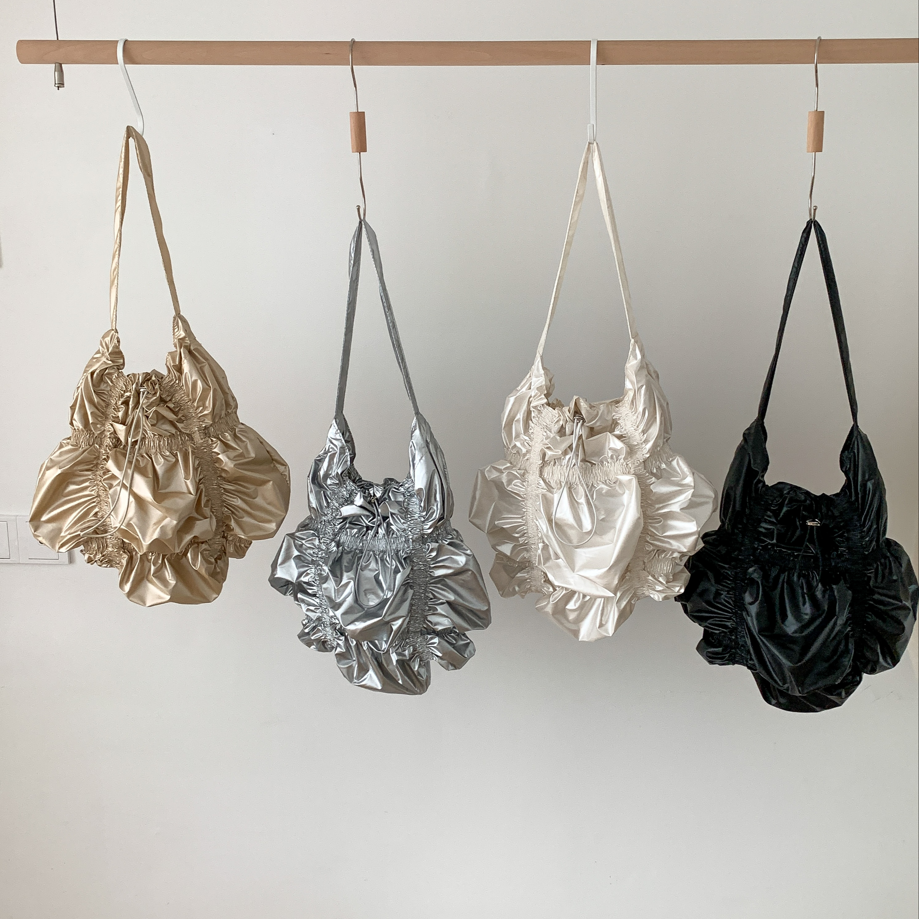 Korean Fashion Personality Soft Leather Pu Ladies Gold Silver Pleated Drawstring Cloud Bag Large Size Shoulder Bag For Women 